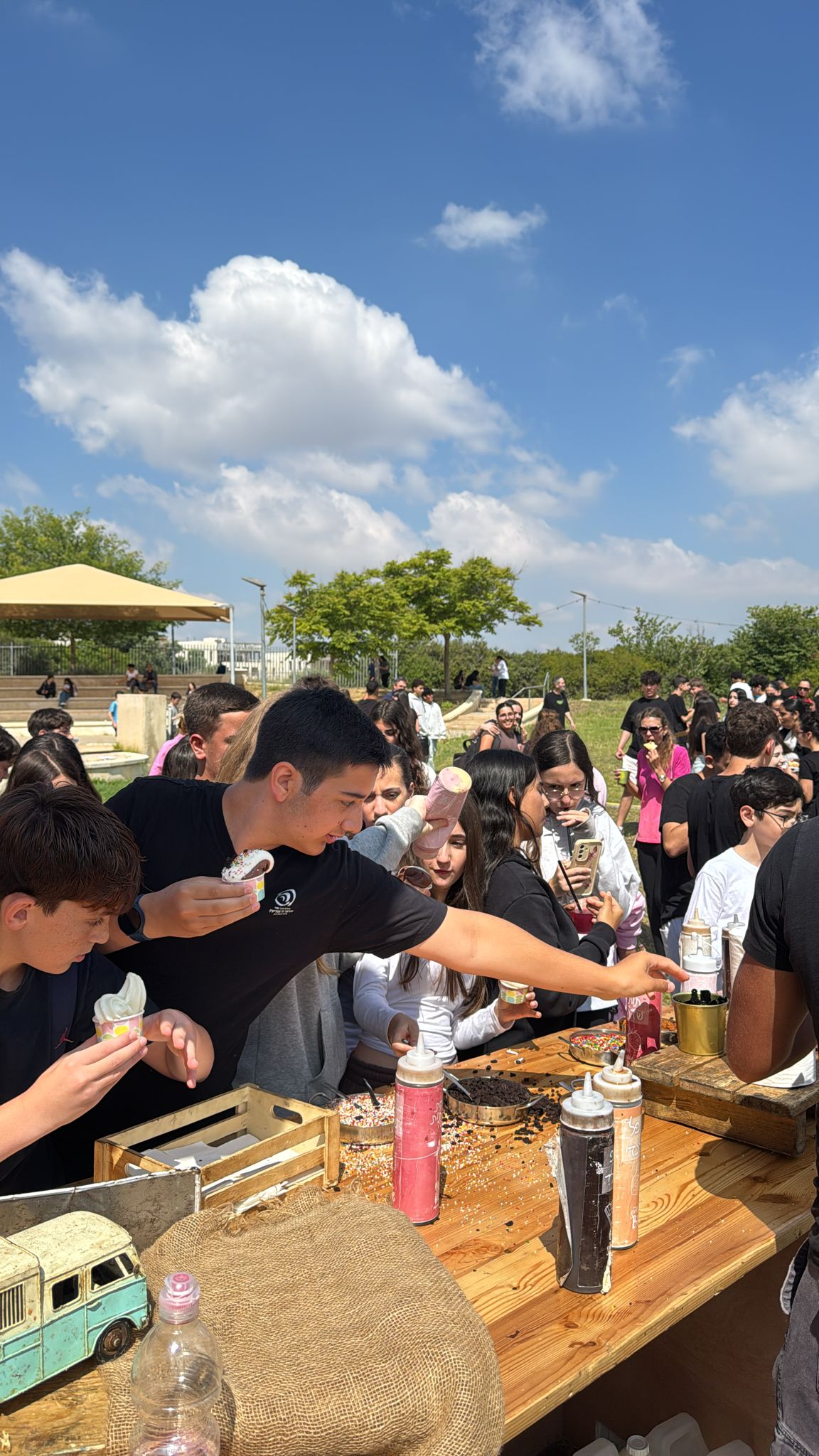 הפנינג ססגוני ושמח התקיים  בביה”ס שכלל פיצות בטאבון, ברד, גלידה ומתנפחים